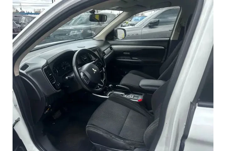 $13995 : 2017 OUTLANDER image 10