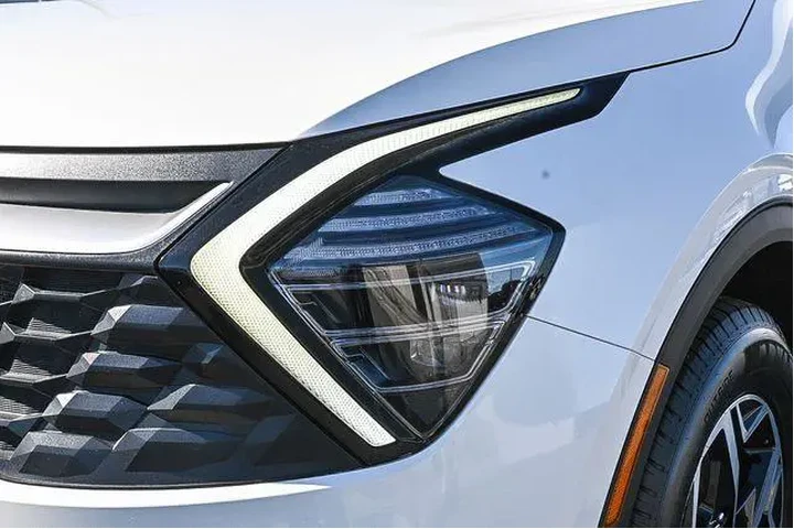 $23488 : Kia Sportage 2024 AWD LX 4dr image 4