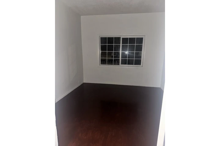 $3300 : Duplex 3 bedroom & 2 bathroom image 3