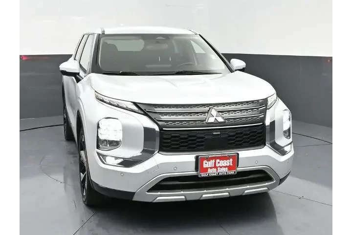 Mitsubishi Outlander 2023 SE image 3