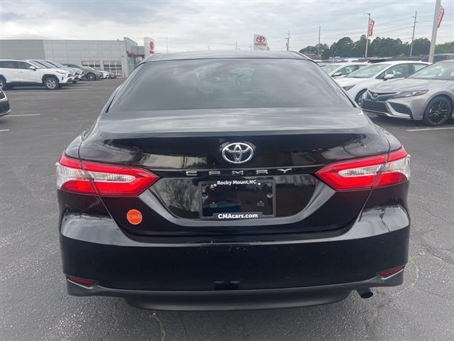 $15990 : PRE-OWNED 2018 TOYOTA CAMRY L image 6