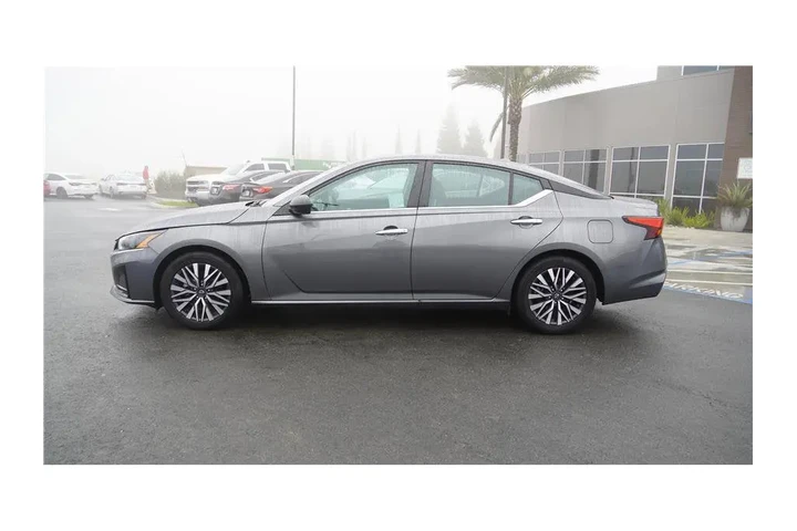 $20894 : 2025 Altima SV image 9