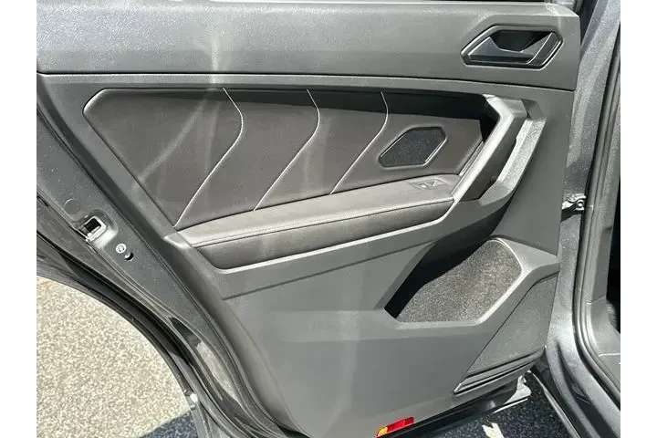 $18441 : Volkswagen Tiguan 2023 SE 4d image 8