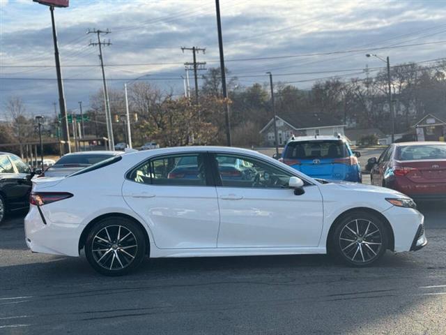 $17495 : 2021 Camry SE image 5