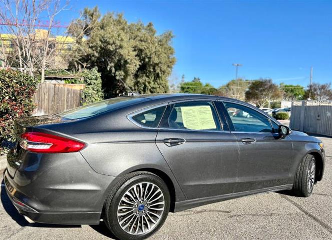 2017 Fusion SE image 5