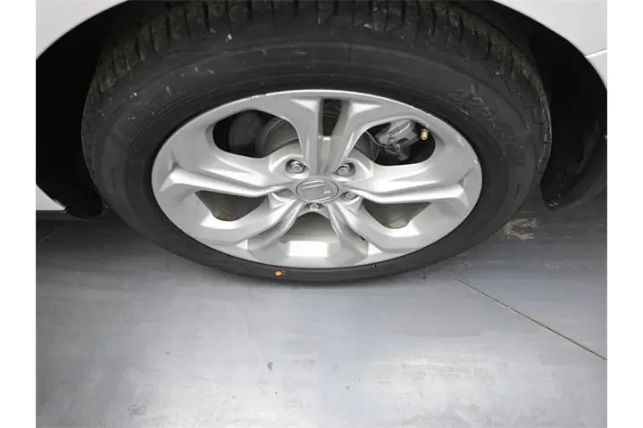 $23356 : Honda Accord 2023 LX 4dr Sed image 8