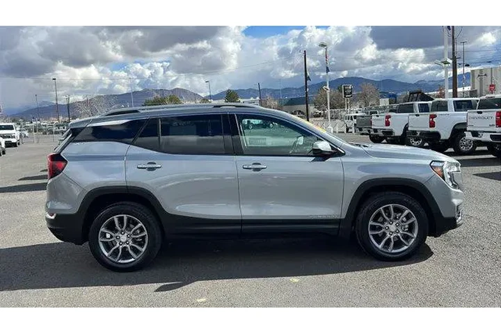 $26984 : GMC Terrain 2024 AWD SLT 4dr image 4