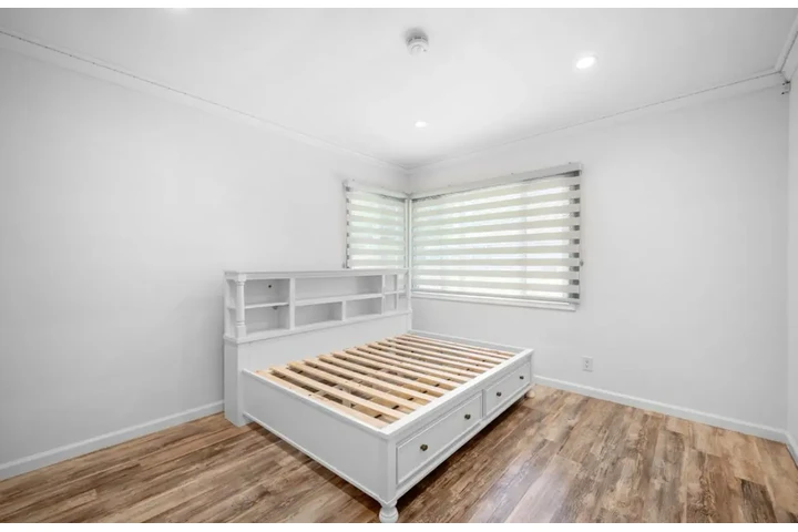 $2500 : 3Bed/2Bath in Huntington Park image 7