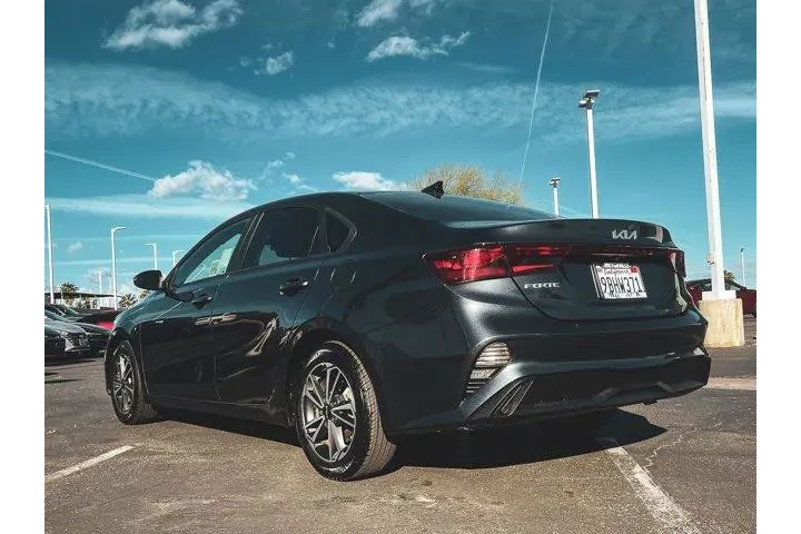 $14997 : Kia Forte 2022 LXS 4dr Sedan image 3