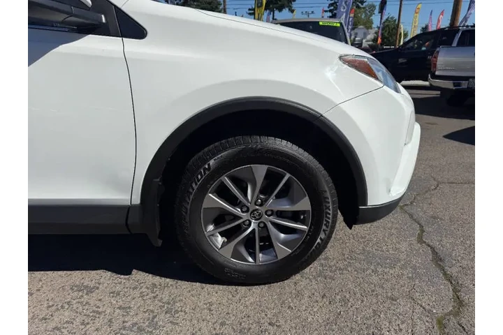 $11995 : 2016 RAV4 Hybrid XLE image 10