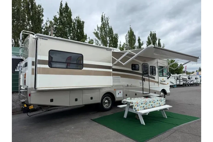$28500 : 2006 Fleetwood RV Bounder 33R image 9