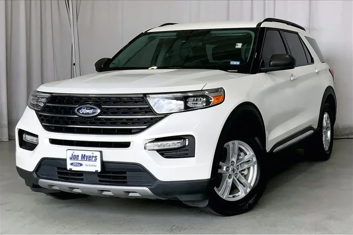 $29991 : Ford Explorer 2024 XLT 4dr S image 2