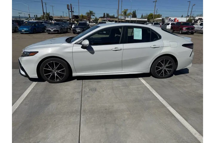 $18999 : 2022 Camry SE Nightshade image 3