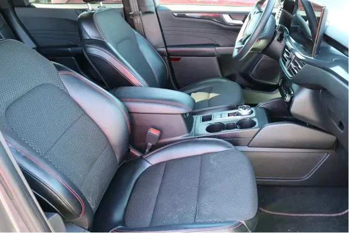 $19221 : Ford Escape 2023 ST-Line 4dr image 9