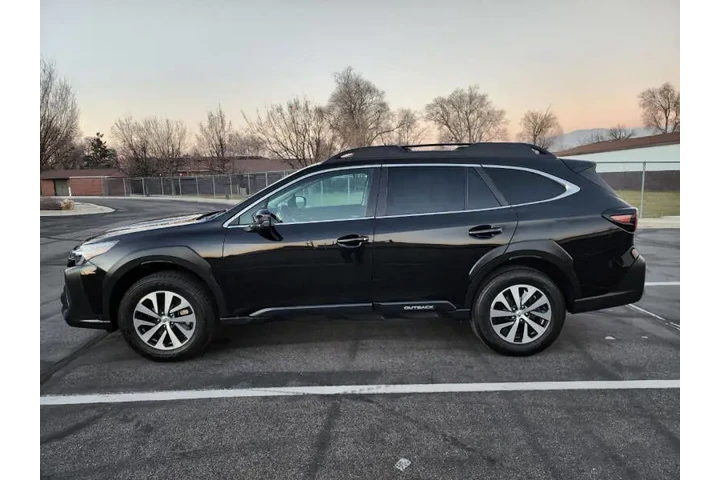 $22300 : 2023 Outback Premium image 6