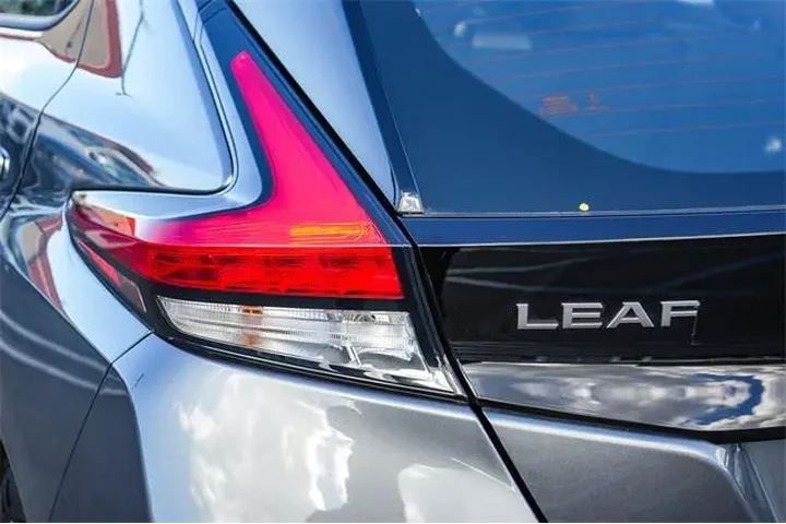 $13294 : Nissan LEAF 2023 S 4dr Hatch image 9