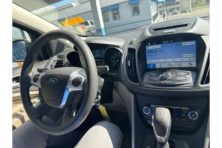 $8491 : Ford Escape 2016 SE 4dr SUV image 9