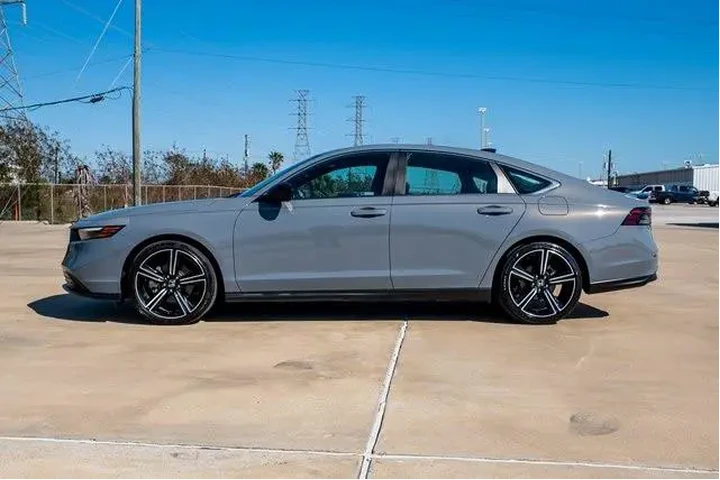 $26908 : Honda Accord Hybrid 2023 Spo image 3