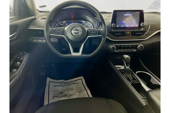 $19775 : Nissan Altima 2024 2.5 SV 4d image 9