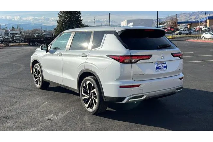 $26484 : Mitsubishi Outlander 2023 SE image 7