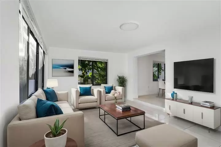 $2998 : Rento casa Coral Gables  airpo image 1