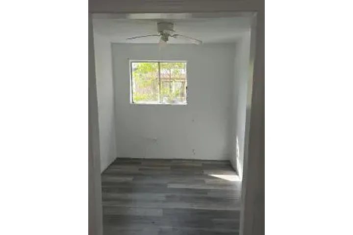 SE RENTA CASA DE ENFRENTE image 5