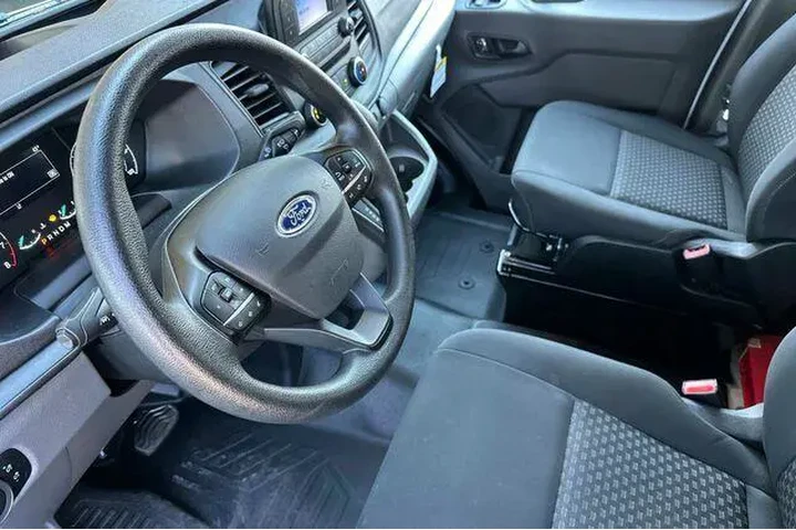 $32871 : Ford Transit 2024 250 3dr SW image 4