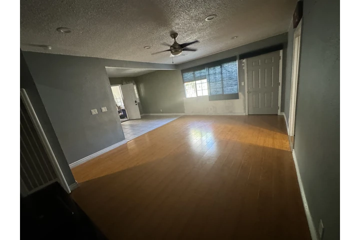 $2575 : Rentó casa image 1
