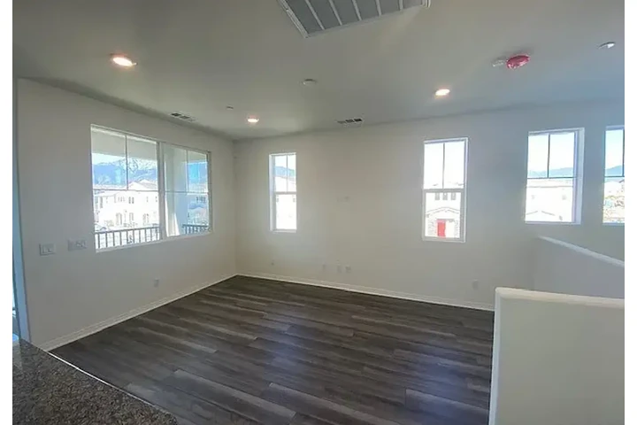 $800 : Spacious 1 bedroom/ 1bathroom image 9