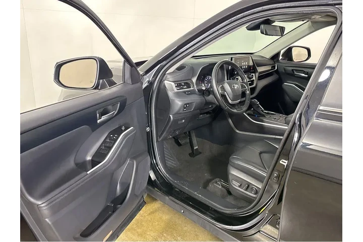 $38140 : Gold Certified2023 Highlander image 2