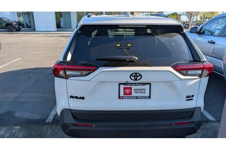 $32990 : 2024 RAV4 XLE image 4