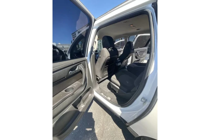 2016 Traverse LT image 8