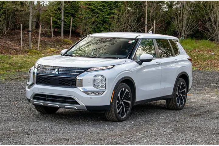 $21195 : Mitsubishi Outlander 2024 AW image 1