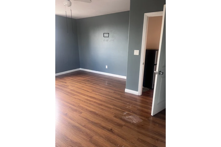 $1200 : Master bedroom image 2
