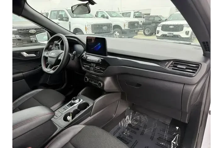 $21541 : Ford Escape 2025 ST-Line 4dr image 10