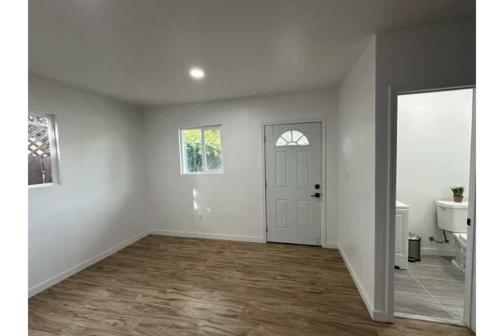 $1850 : Studio for Rent image 6