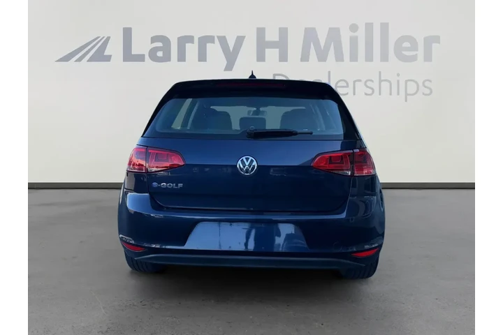Volkswagen e-Golf 2016 SE 4d image 4
