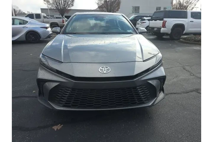 $27992 : Toyota Camry 2025 SE 4dr Sed image 2