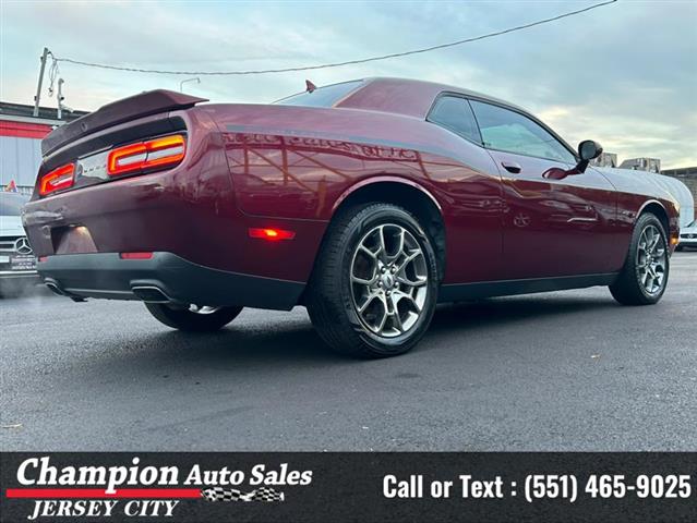 Used 2017 Challenger GT Coupe image 10