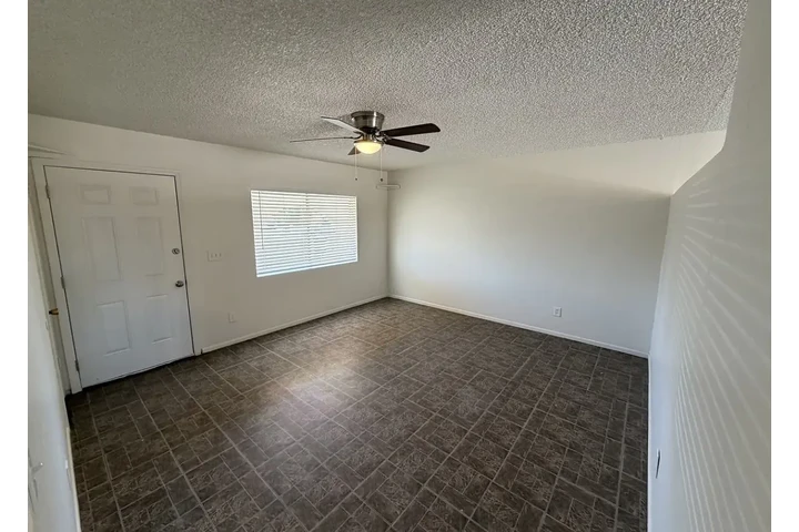 $1000 : 3BR/2BA charming updated home image 2