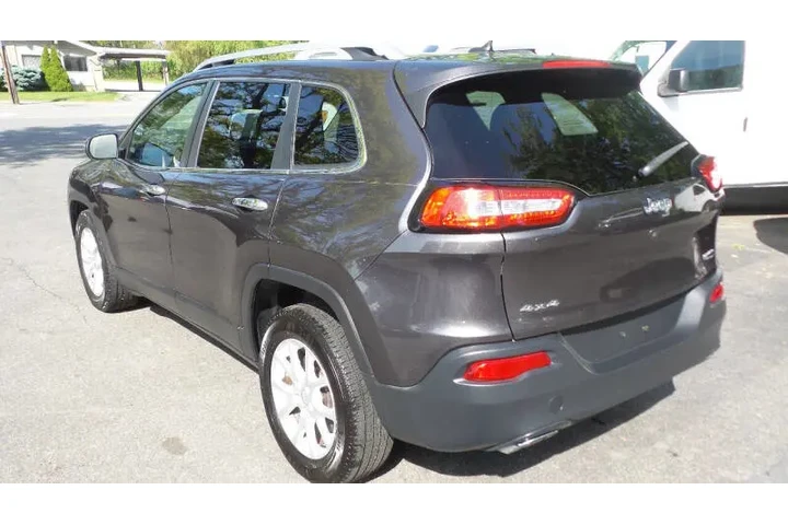 $12900 : 2017 Cherokee Latitude image 7