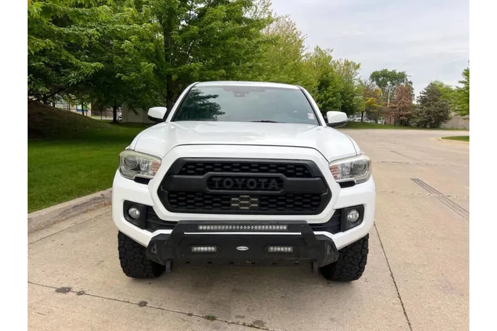 $25997 : 2018 Tacoma TRD Off-Road image 3
