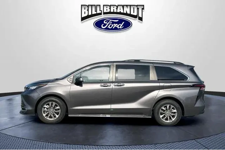 $38800 : Toyota Sienna 2023 XLE 8-Pas image 6