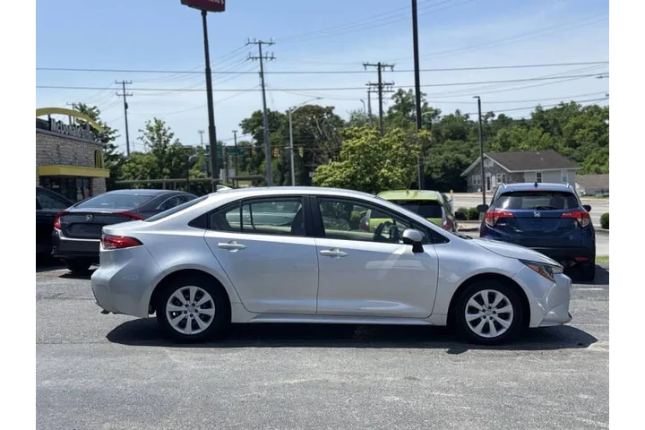 $17995 : 2022 Corolla LE image 3