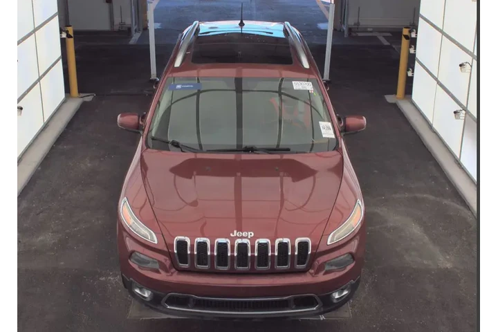 $3900 : 🚘Jeep Cherokee latitud image 4