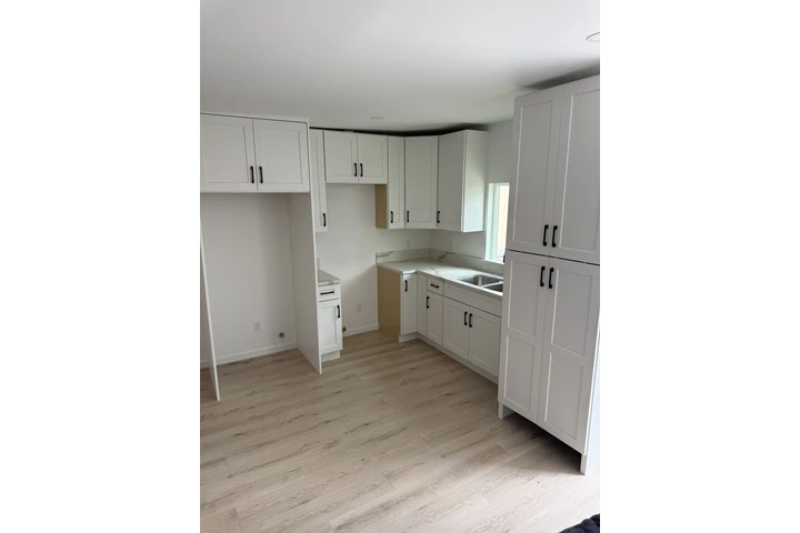 $2200 : Se renta Unidad/casa de atras image 2