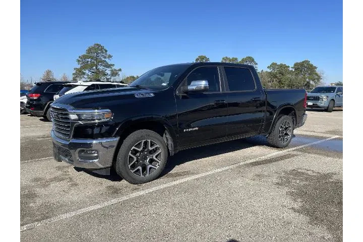 $38450 : Ram 1500 2025 4x4 Laramie 4d image 4