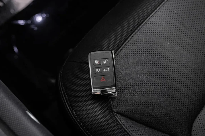 $47590 : 2022 Defender X-Dynamic SE image 1