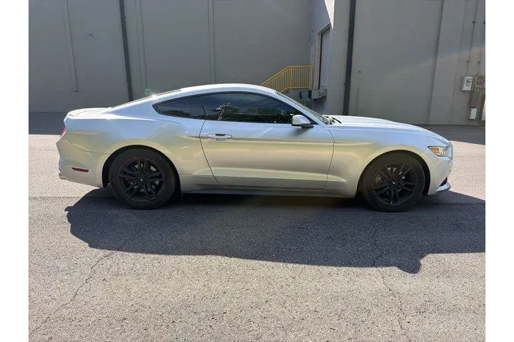 $16490 : Ford Mustang 2017 EcoBoost 2 image 9