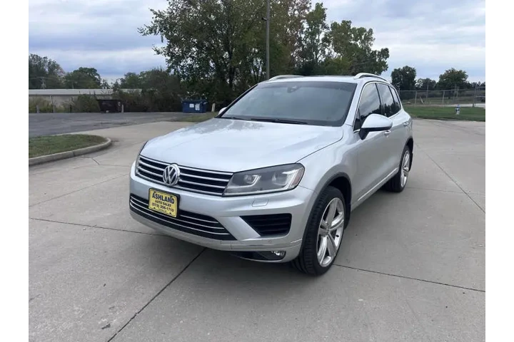 $12900 : 2017 Touareg V6 Wolfsburg image 1